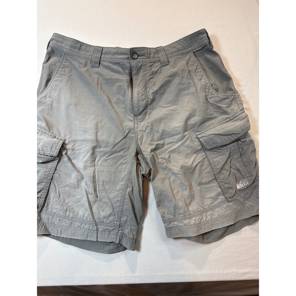 REI Sahara Mens Gray Nylon Cargo Hiking Shorts Size L RN37249 Utility Outdoor